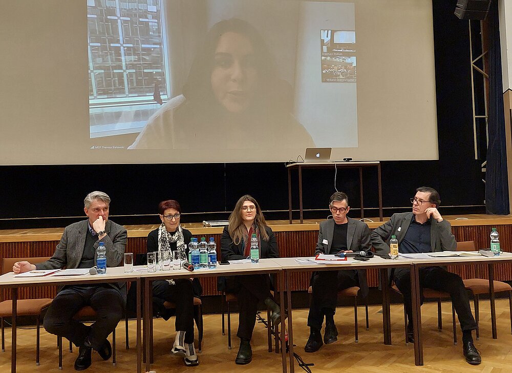 Podium auf der Konferenz Was ist Bildung Wien 2023