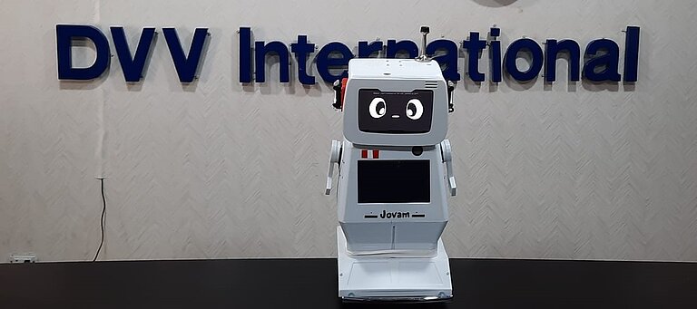JOVAM, KI Roboter für die Erwachsenenbildung