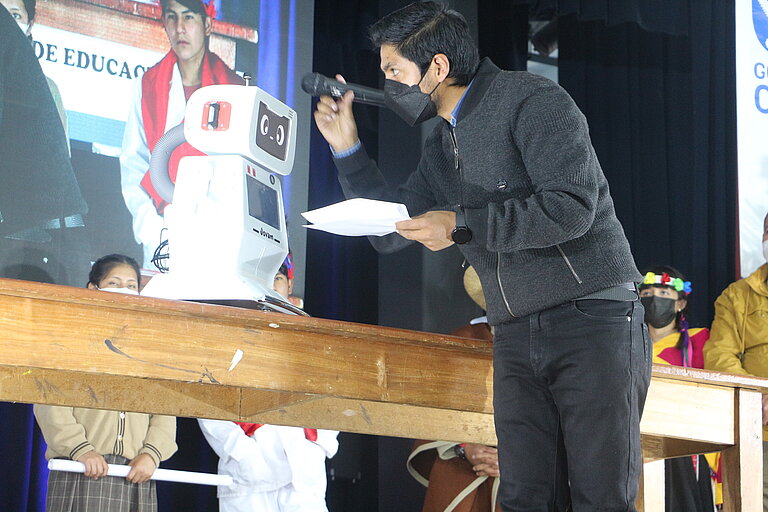 Walter Velasquez im Dialog mit JOVAM, DVV International Peru