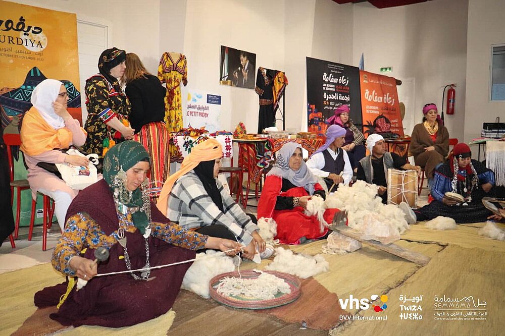 Women spinning with their hands